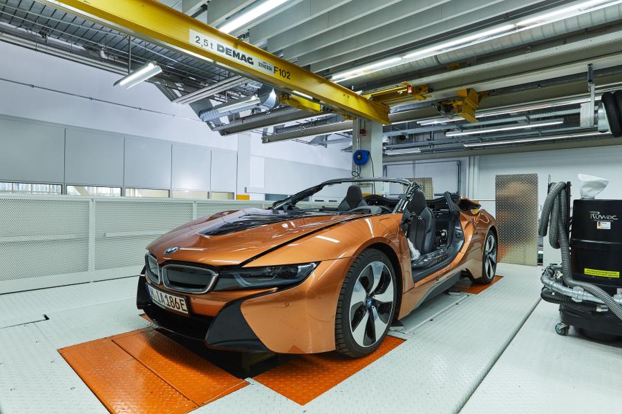 Детали создания BMW i8 Roadster Formula E Safety Car (I15) 2019 года  (фото 23 из 58)